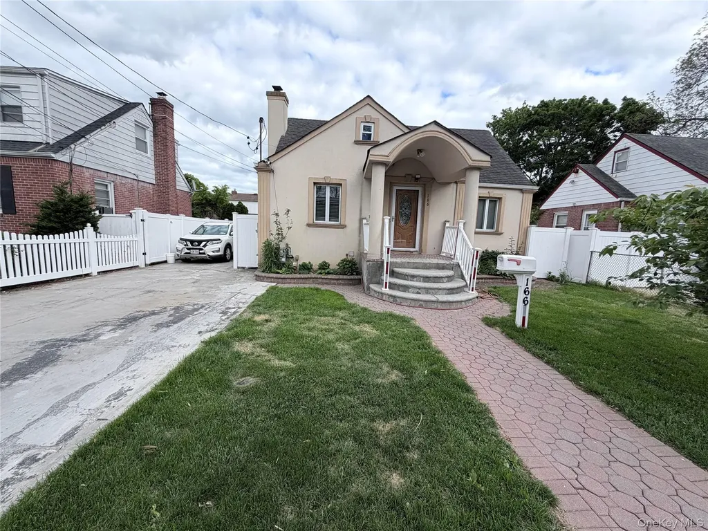 166 Stanton Boulevard Uniondale NY 11553