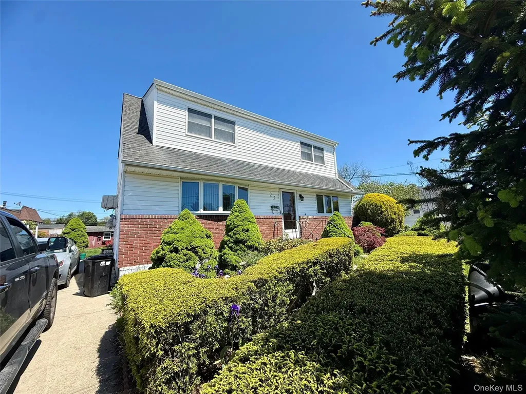 22 Beach Avenue Copiague NY 11726