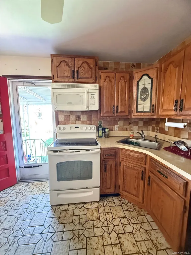 22 Beach Avenue Copiague NY 11726