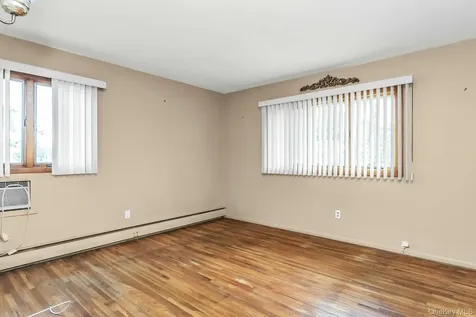 22 Beach Avenue Copiague NY 11726