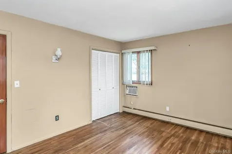 22 Beach Avenue Copiague NY 11726