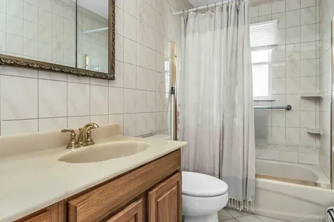 22 Beach Avenue Copiague NY 11726