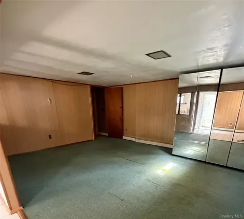 22 Beach Avenue Copiague NY 11726