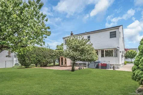 22 Beach Avenue Copiague NY 11726