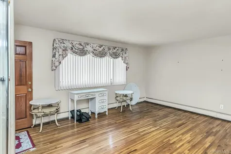 22 Beach Avenue Copiague NY 11726