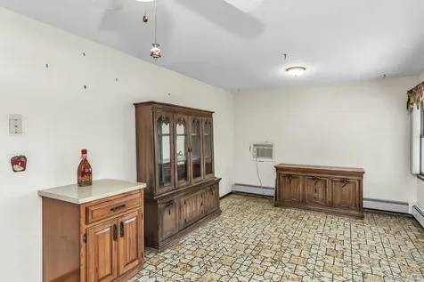 22 Beach Avenue Copiague NY 11726