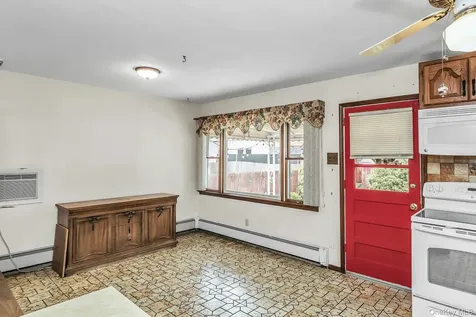 22 Beach Avenue Copiague NY 11726