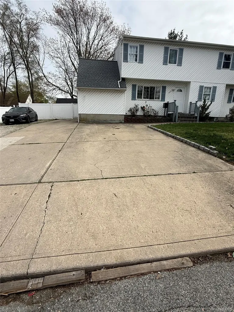 480 Saint Johns Street Central Islip NY 11722