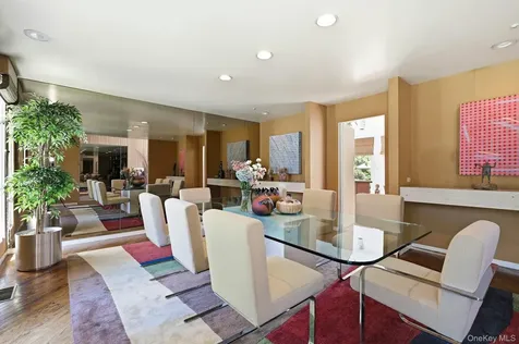 17 Hastings Road Old Westbury NY 11568