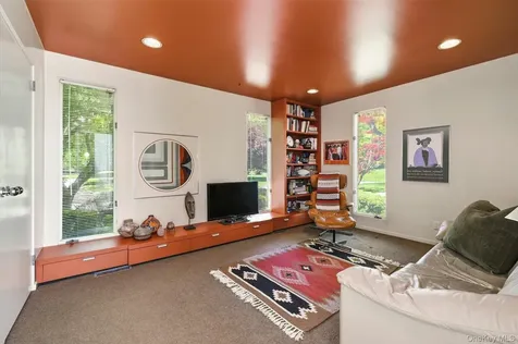 17 Hastings Road Old Westbury NY 11568