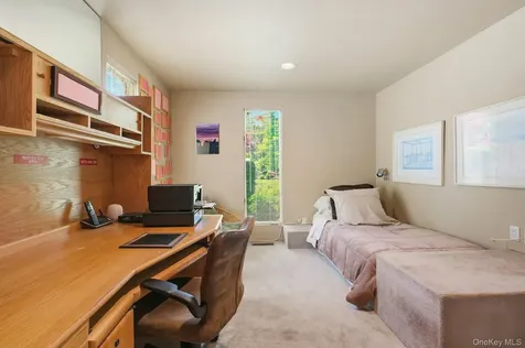 17 Hastings Road Old Westbury NY 11568
