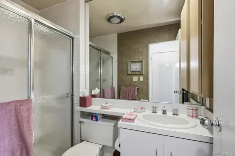 17 Hastings Road Old Westbury NY 11568