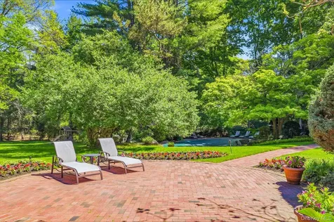 17 Hastings Road Old Westbury NY 11568
