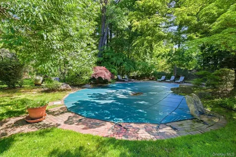 17 Hastings Road Old Westbury NY 11568