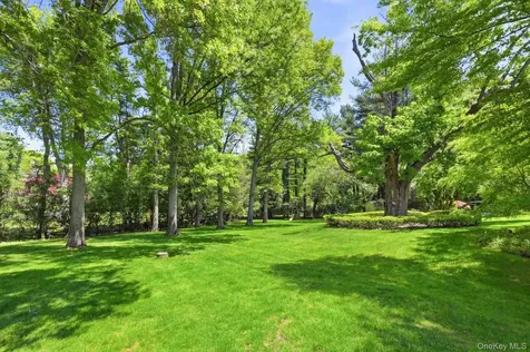 17 Hastings Road Old Westbury NY 11568
