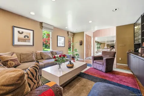17 Hastings Road Old Westbury NY 11568