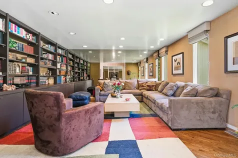 17 Hastings Road Old Westbury NY 11568