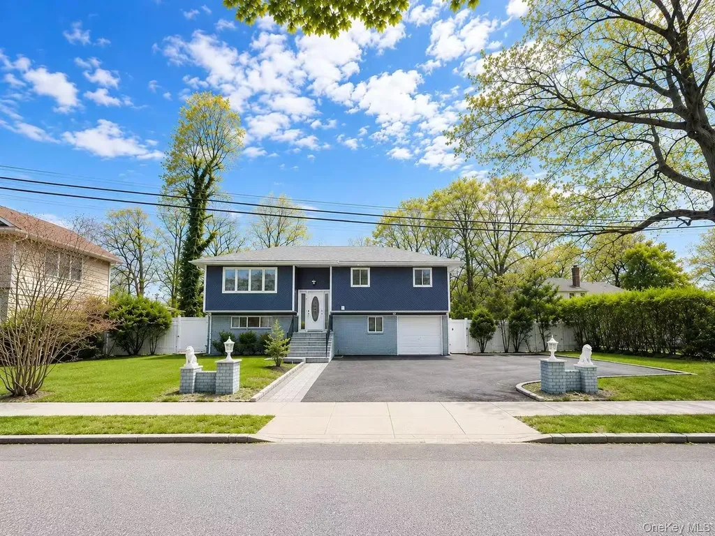 18 Park Drive East Syosset NY 11791