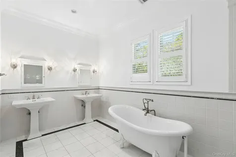 41 Edgewood Avenue Bridgehampton NY 11932