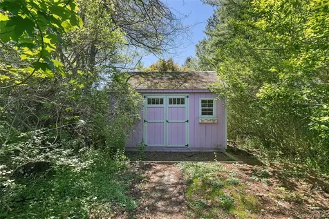 41 Edgewood Avenue Bridgehampton NY 11932