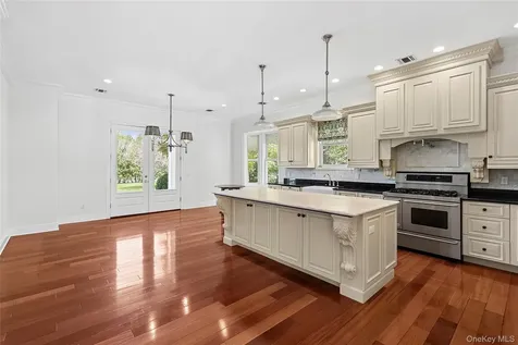 41 Edgewood Avenue Bridgehampton NY 11932