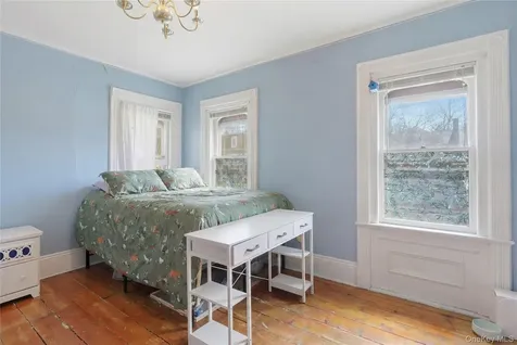 39 N Chestnut Street New Paltz NY 12561
