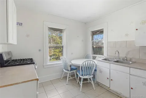 39 N Chestnut Street New Paltz NY 12561