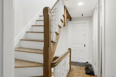 39 N Chestnut Street New Paltz NY 12561