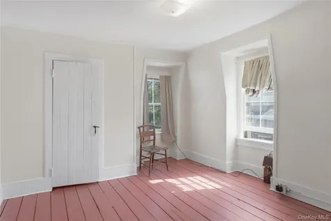39 N Chestnut Street New Paltz NY 12561