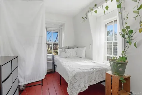 39 N Chestnut Street New Paltz NY 12561