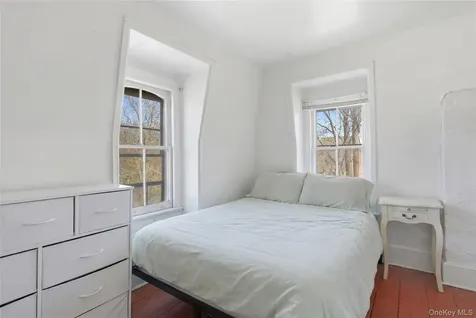 39 N Chestnut Street New Paltz NY 12561