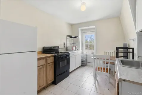 39 N Chestnut Street New Paltz NY 12561