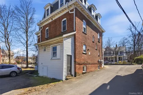 39 N Chestnut Street New Paltz NY 12561