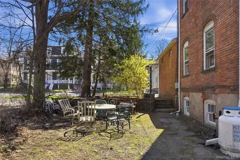 39 N Chestnut Street New Paltz NY 12561