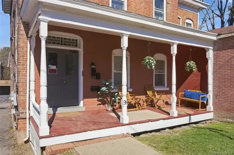 39 N Chestnut Street New Paltz NY 12561