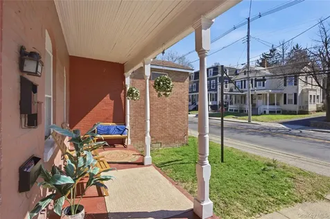 39 N Chestnut Street New Paltz NY 12561