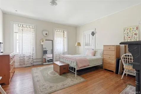 39 N Chestnut Street New Paltz NY 12561