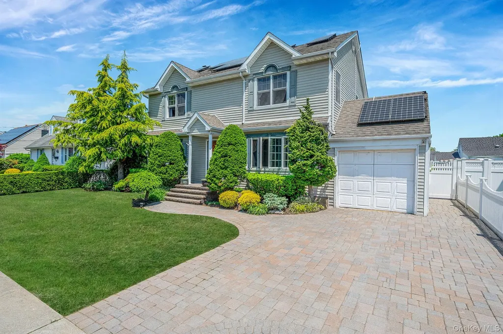 15 Lillian Place Farmingdale NY 11735