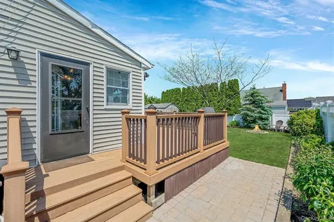 15 Lillian Place Farmingdale NY 11735