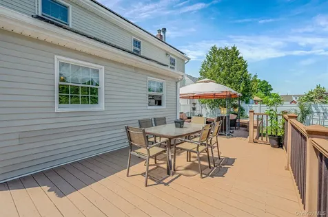15 Lillian Place Farmingdale NY 11735