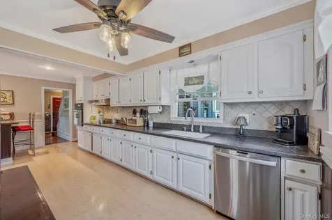 15 Lillian Place Farmingdale NY 11735