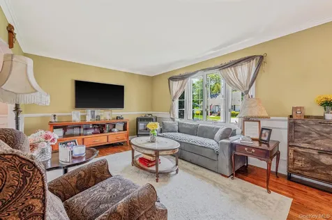 15 Lillian Place Farmingdale NY 11735