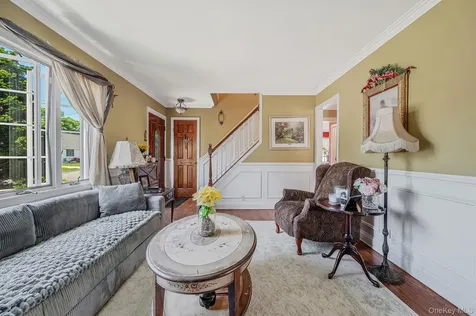 15 Lillian Place Farmingdale NY 11735