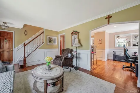 15 Lillian Place Farmingdale NY 11735