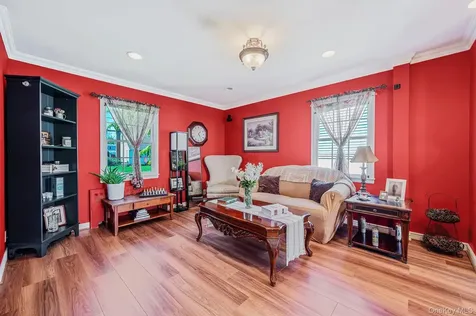 15 Lillian Place Farmingdale NY 11735