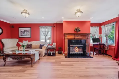 15 Lillian Place Farmingdale NY 11735