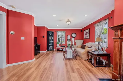 15 Lillian Place Farmingdale NY 11735