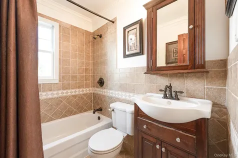 15 Lillian Place Farmingdale NY 11735