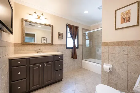 15 Lillian Place Farmingdale NY 11735