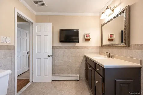 15 Lillian Place Farmingdale NY 11735